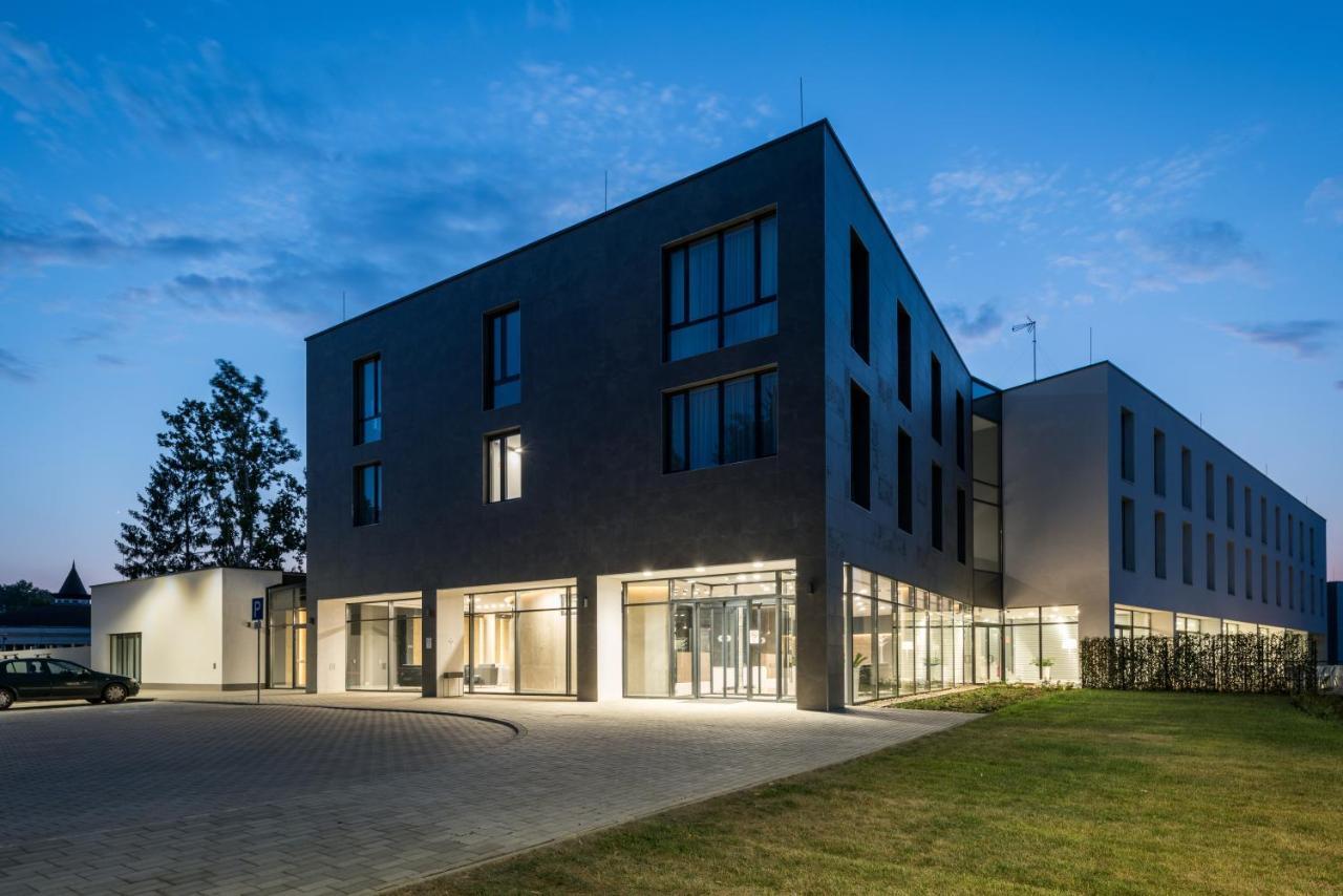 Varda Sport Hotel Kisvarda Exterior photo
