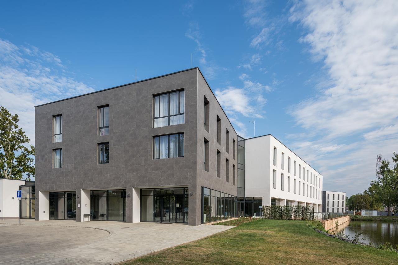 Varda Sport Hotel Kisvarda Exterior photo