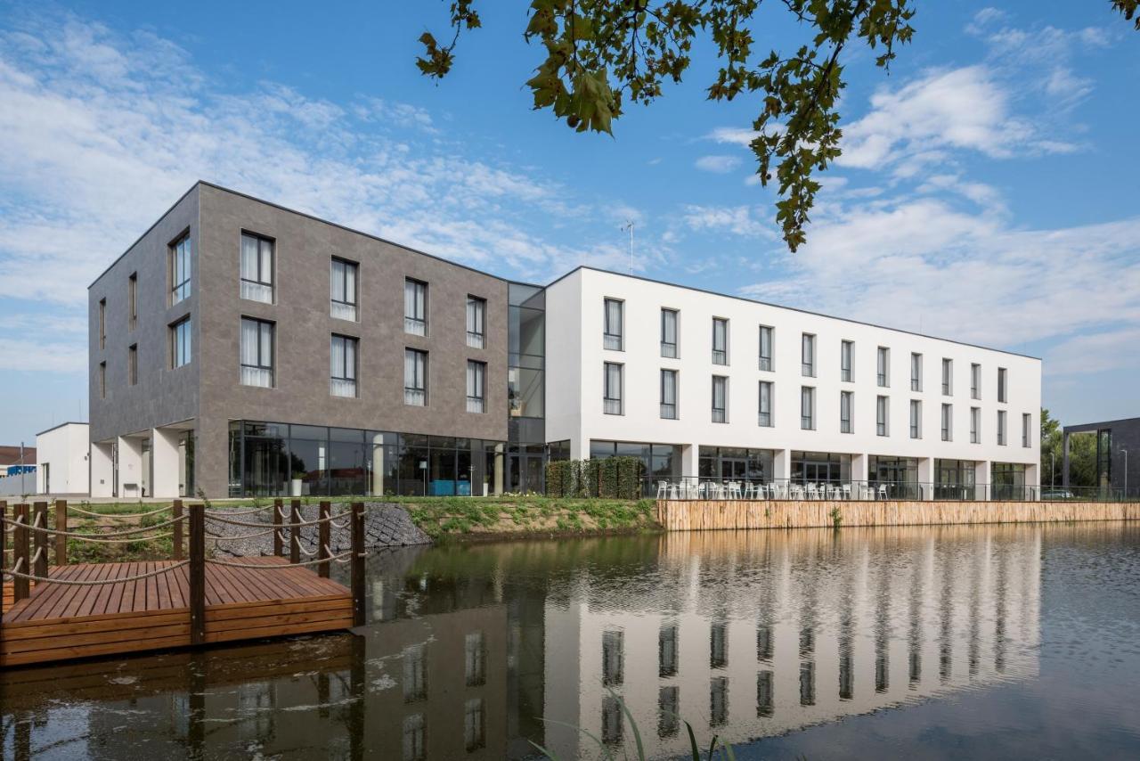 Varda Sport Hotel Kisvarda Exterior photo